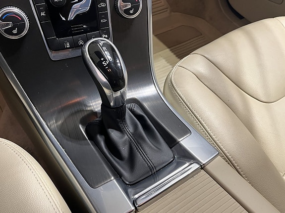 Volvo XC60 16 of 22