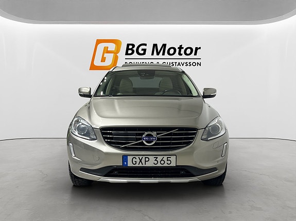 Volvo XC60 2 of 22