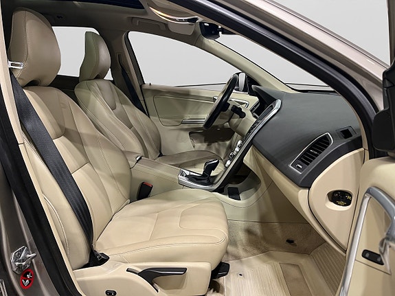 Volvo XC60 9 of 22
