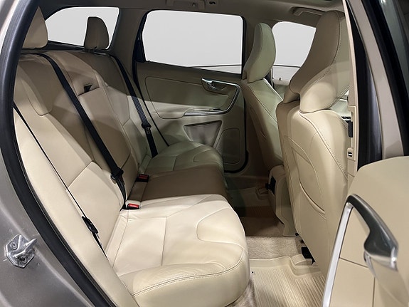 Volvo XC60 11 of 22