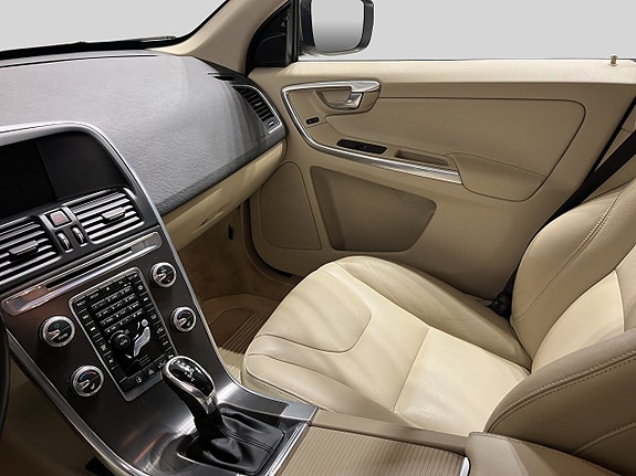 Volvo XC60 17 of 22