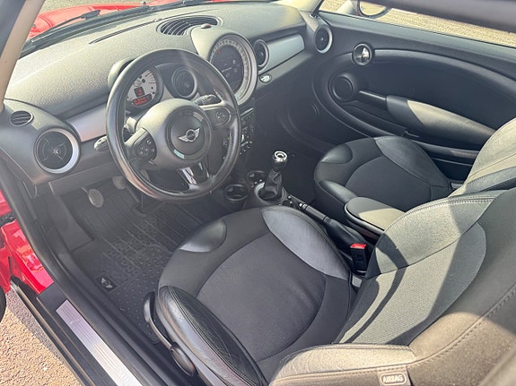 MINI Cooper 7 of 15
