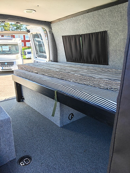 Volkswagen Caddy Maxi 4 of 8