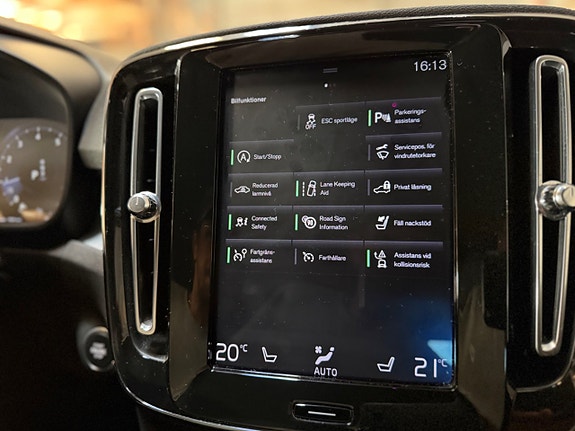 Volvo XC40 17 of 19