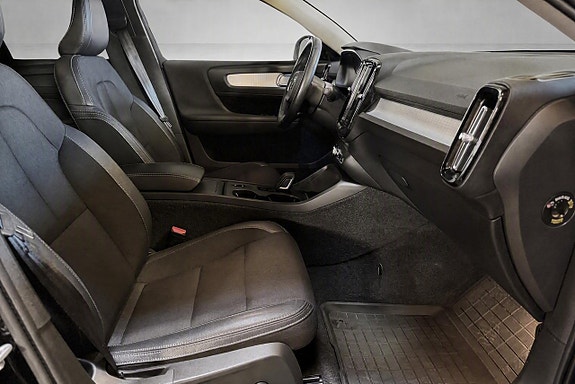 Volvo XC40 15 of 19