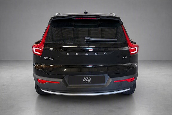 Volvo XC40 6 of 19