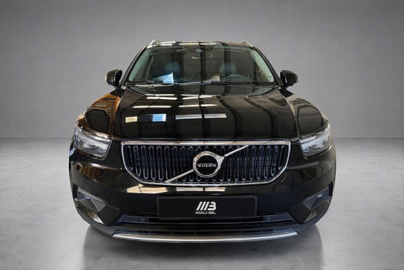 Volvo XC40 4 of 19
