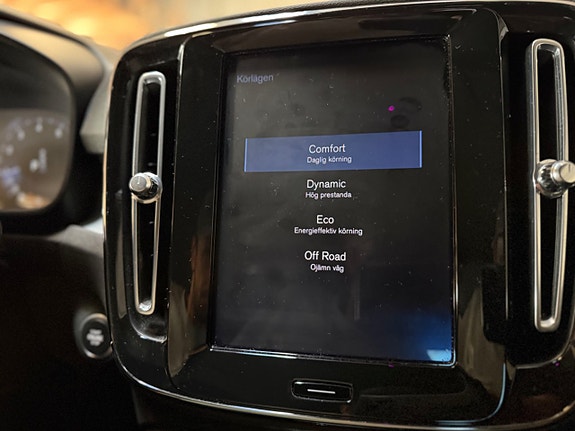 Volvo XC40 18 of 19