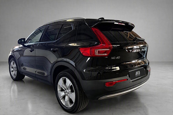 Volvo XC40 2 of 19