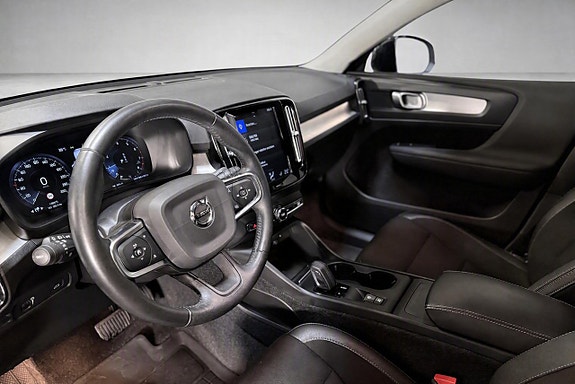 Volvo XC40 12 of 19