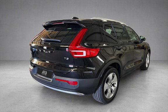 Volvo XC40 7 of 19