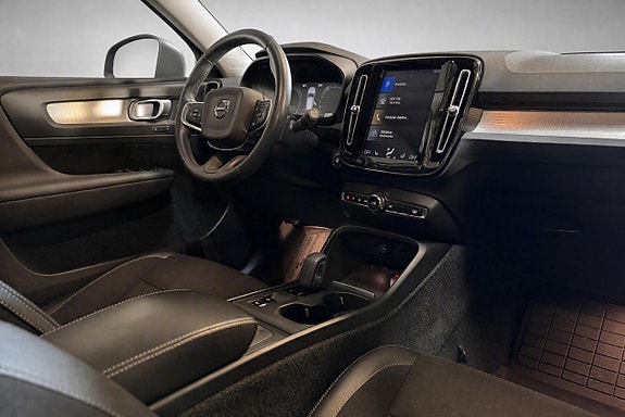 Volvo XC40 8 of 19
