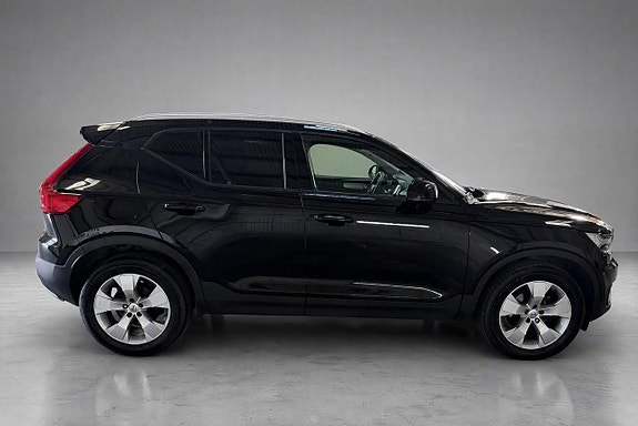 Volvo XC40 3 of 19