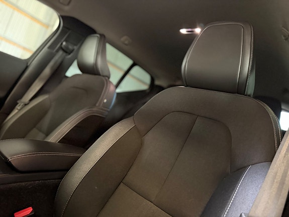 Volvo XC40 13 of 19