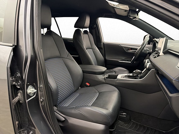 Toyota RAV4 10 of 24