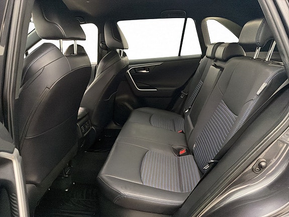 Toyota RAV4 11 of 24