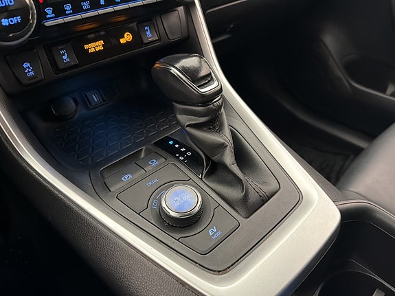 Toyota RAV4 17 of 24