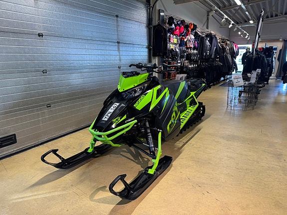 Arctic Cat M 8000 ES -18 2 of 6