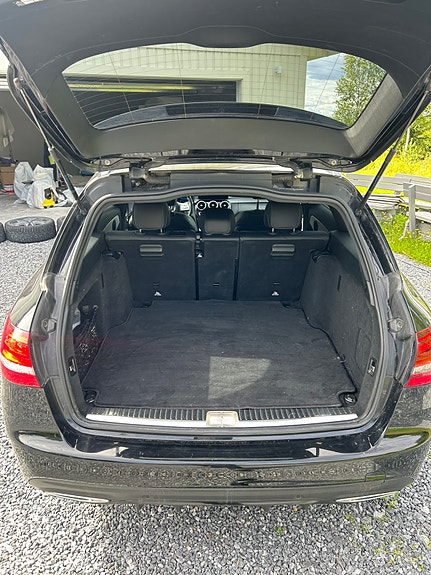 Mercedes-Benz C220 5 of 6