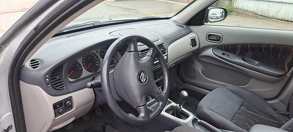 Nissan Almera 7 of 11