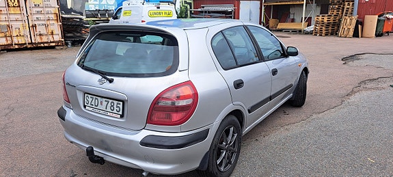 Nissan Almera 4 of 11