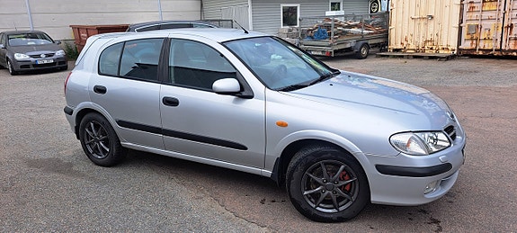 Nissan Almera 3 of 11