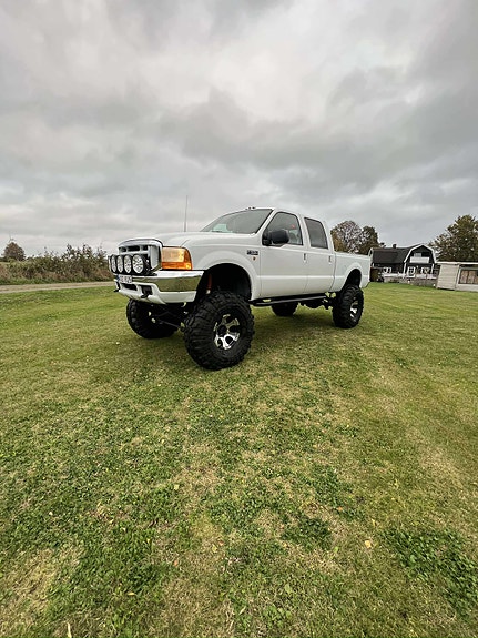 Ford F-350 2 of 7