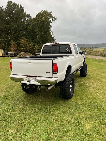 Ford F-350 4 of 7