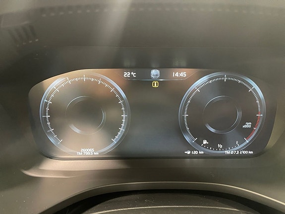 Volvo XC60 12 of 23