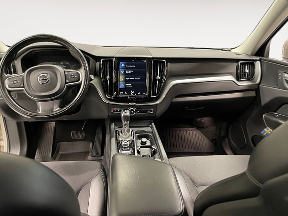 Volvo XC60 10 of 23