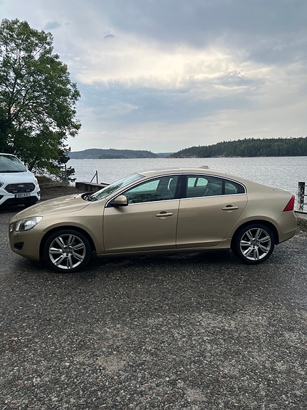 Volvo S60 2 of 7