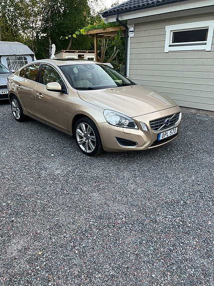 Volvo S60 3 of 7
