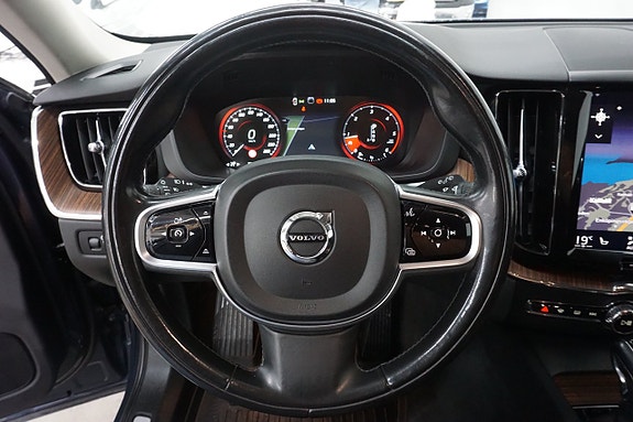 Volvo XC60 13 of 27