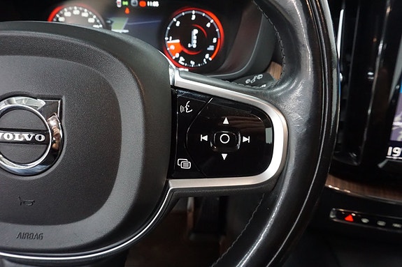 Volvo XC60 15 of 27