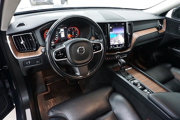 Volvo XC60 12 of 27