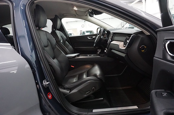 Volvo XC60 10 of 27
