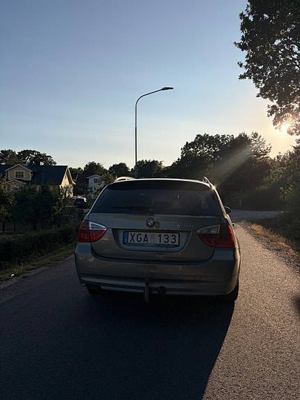 BMW 320i 4 of 4