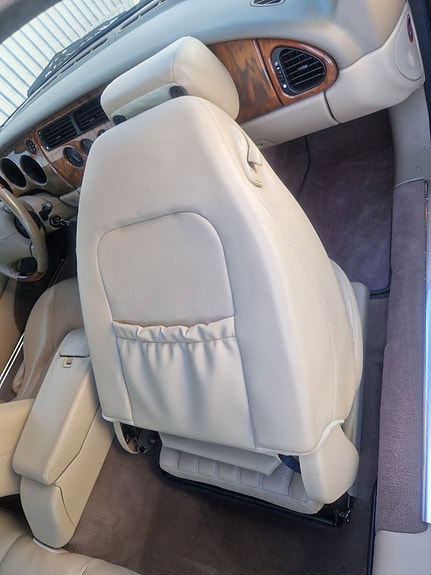 Jaguar XK 16 of 22