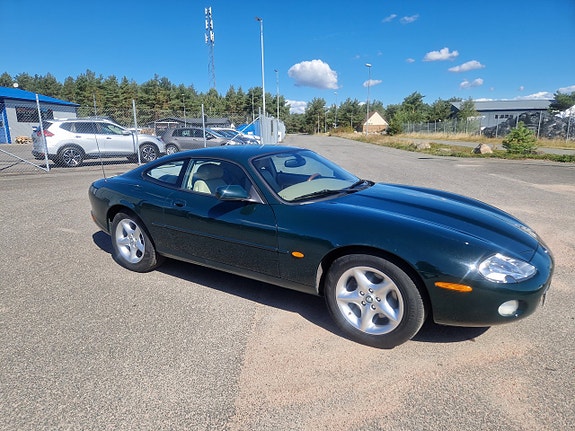 Jaguar XK 4 of 22