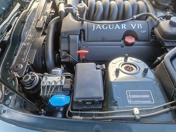 Jaguar XK 18 of 22