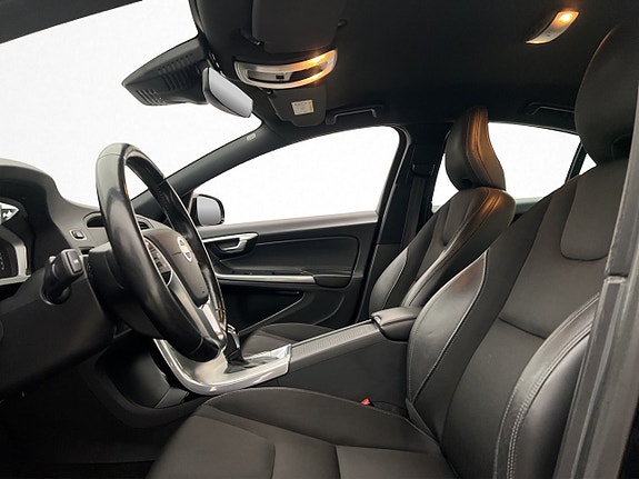 Volvo S60 Cross Country 9 of 29