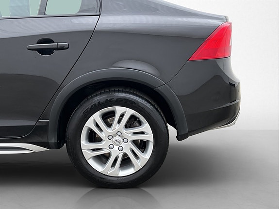 Volvo S60 Cross Country 27 of 29