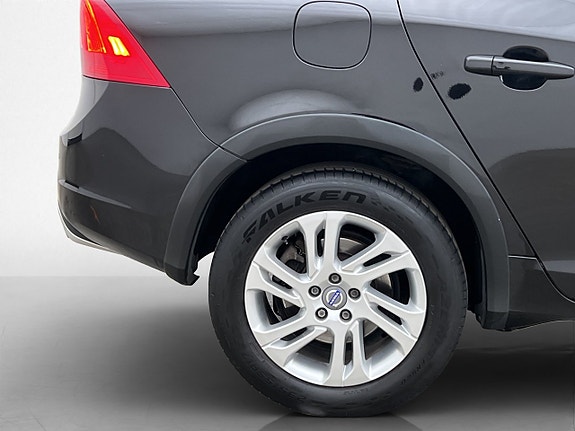 Volvo S60 Cross Country 28 of 29