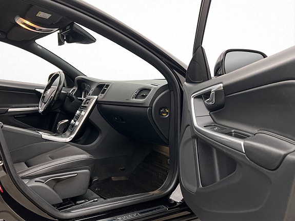 Volvo S60 Cross Country 21 of 29