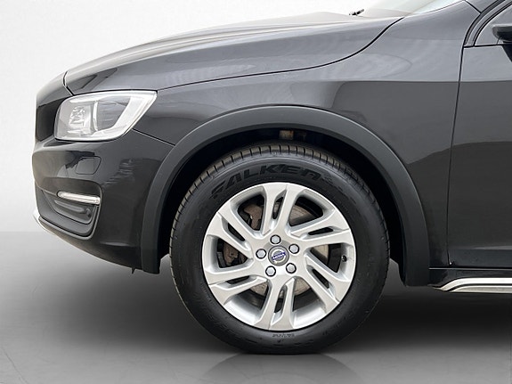 Volvo S60 Cross Country 26 of 29