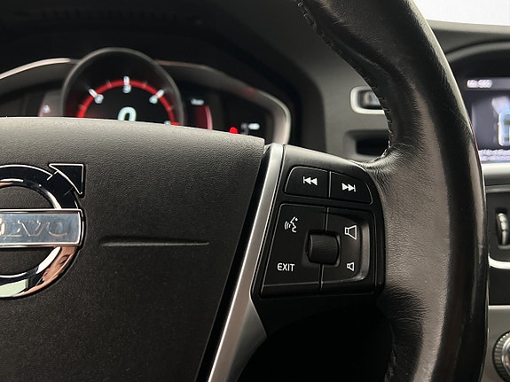 Volvo S60 Cross Country 14 of 29
