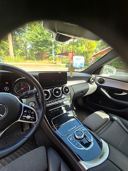Mercedes-Benz C220 8 of 10