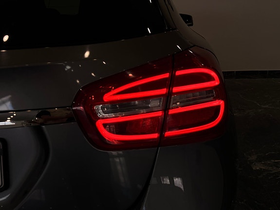 Mercedes-Benz GLA200 24 of 26