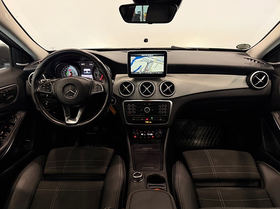 Mercedes-Benz GLA200 11 of 26