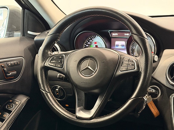 Mercedes-Benz GLA200 12 of 26